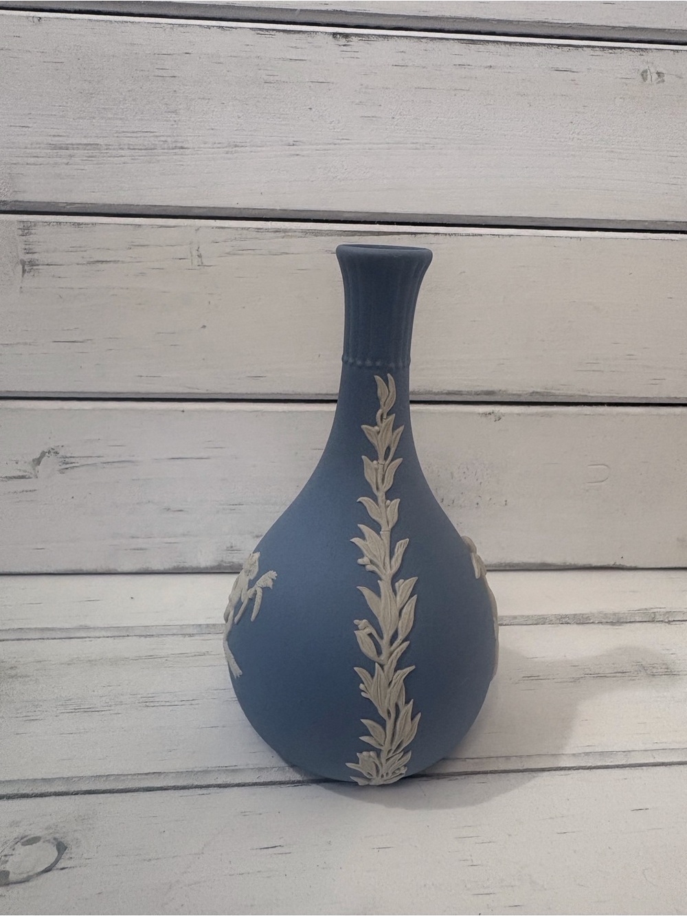 (208)Wedgwood Blue Bud Vase with Cream Relief - Picture 2 of 5